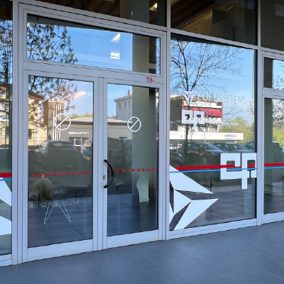 Decorazione Vetrine Follisistemi - Adesivi intagliati, fondo sabbiato