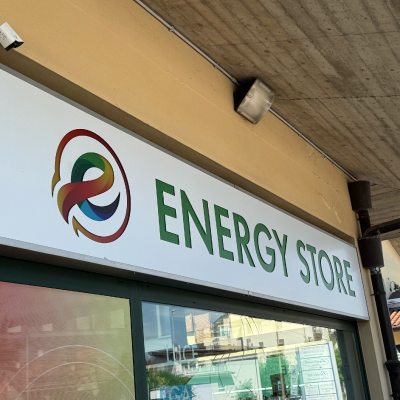 Realizzazione Insegna luminosa a lettere traforate - Energy Store